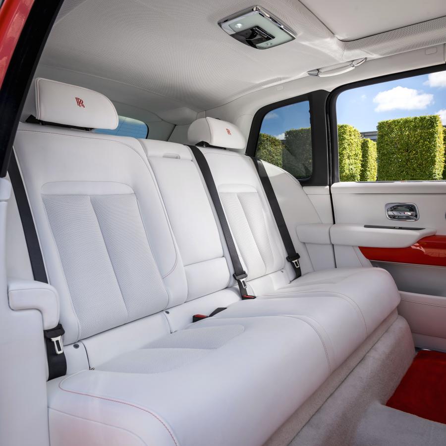 Интерьер Rolls-Royce Cullinan Fux Orange 2019 года  (фото 8 из 32)